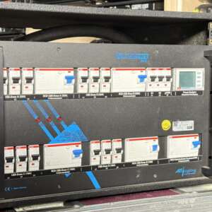 SVT63 002 19" - 2x 32A out / 16x 32A out / 2x Schuko / 1x powerCon True1